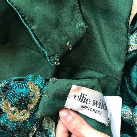 Mon Cheri 'Ellie Wilde' Floral Velvet Two-Piece Gown - Picture 10 of 10